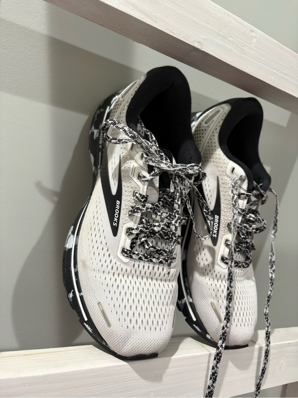 Brooks Women's White and Black Athletic Running Shoes